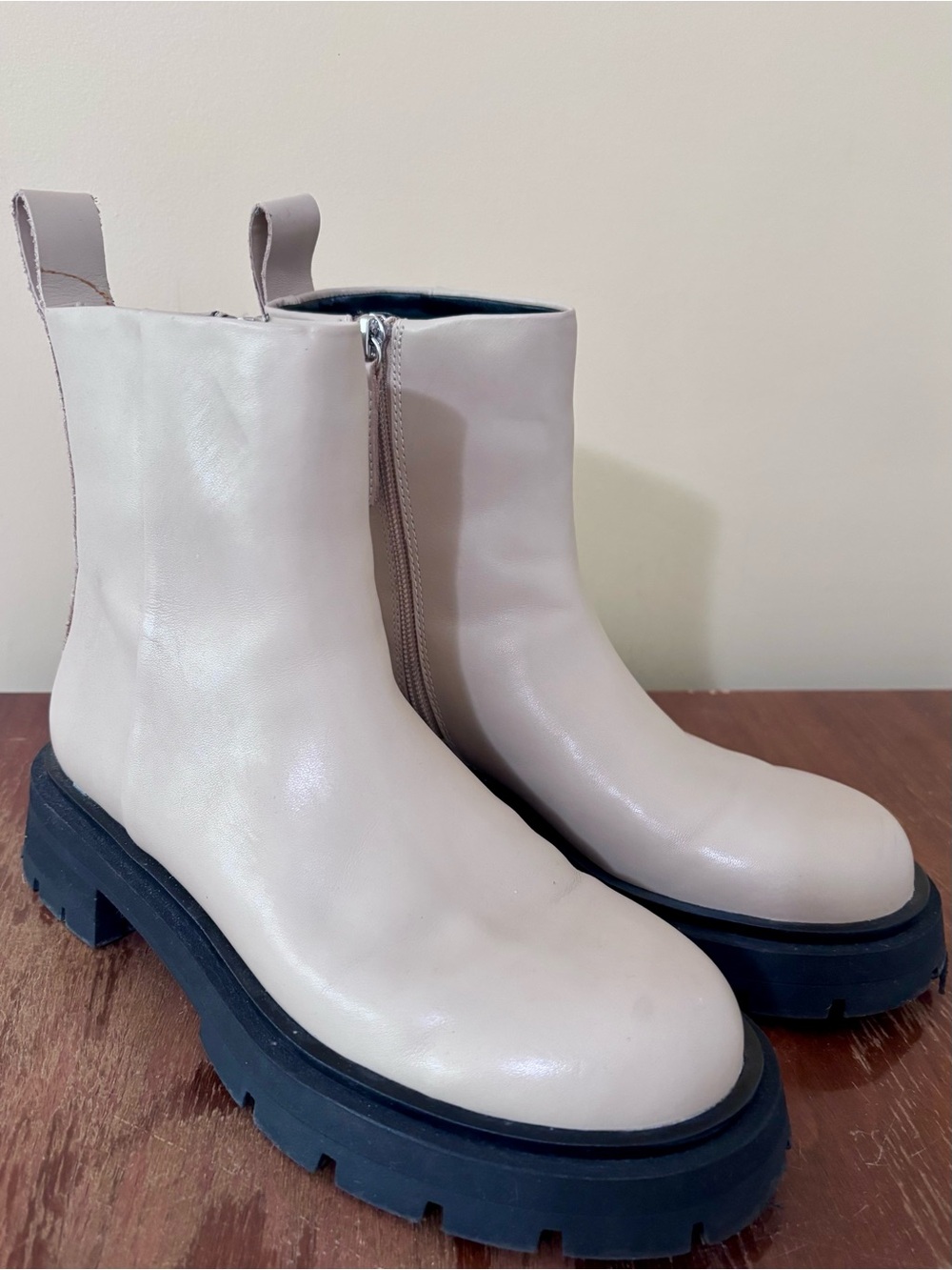Zara| Mod Cream & Black Chunky Lug Low-Heeled Zip Ankle Boots Sz 6.5